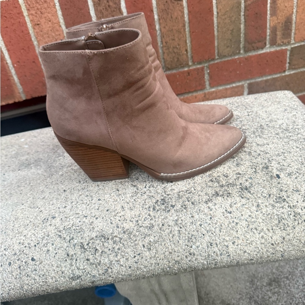 Madden Girl Klicck Taupe Suede Ankle Boots Block Heel Zip Booties – Size 8.5